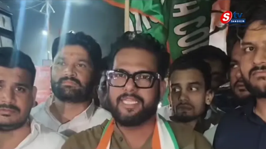 ఈసీ జ్ఞానేష్‌కుమార్ బీజేపీ ఏజెంట్‌లా వ్యవహరిస్తున్నారు: కాంగ్రెస్ నాయకుల ఆగ్రహం! Congress Rasta Roko